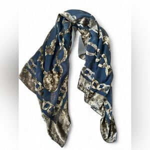 Elegant Blue and Silver Chain Pattern Scarf